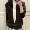 Suéter de punto con diseño estilo coreano para hombre en otoño e invierno, suéter de punto versátil con bloques de color, un cárdigan de punto elegante y retro para hombres jóvenes