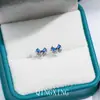 Brincos de Orquídea Vermelha com Pedras Preciosas em Formato de Laço, Modernos, Compactos e Delicados para Mulheres, Doces e Elegantes, Brincos de Zircônia, Brincos Furados