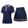 [Conjunto de Saia de Tênis] Top Feminino de Manga Curta com Gola Polo, Saia Plissada Esportiva com Absorção de Suor para Fitness, Estoque Disponível para Exportação