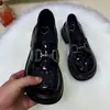 Mocasines populares de suela gruesa para mujer, nuevo modelo versátil de otoño 2026 con suela blanda para mujer, zapatos de cuero planos estilo británico para mujer