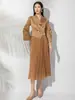Nuevo Elegante Vestido Retro Europeo y Americano Dorado Estampado con Pliegues, Patrón Floral Tridimensional, Cuello Blazer, Mangas Largas y Falda de Longitud Media