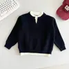 Valle del Viento 2026 Otoño Nuevo Estilo Coreano Versátil Suéter Infantil de Punto Falso de Dos Piezas Cuello en V, Elegante Ropa de Punto de Cuello Redondo para Niños