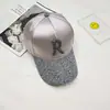 Gorra de Béisbol Satinada Estilo Coreano para Mujer, Primavera y Verano, con Letra de Pedrería, Gorra Casual Versátil, Visera Curva de Moda