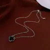 Collar con colgante de cadena de circonita iridiscente, cadena para suéter de lujo ligero de alta gama, cadena retro de nicho, joyería versátil al por mayor para mujer