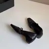 Sapatos Mary Jane Pretos de Estilo Simples com Aumento Oculto de Altura para Mulheres, Novos Saltos Quadrados com Fivela de Estilo Comuter, Sapatos Baixos Retrô