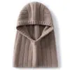 Gorro unisex de punto 100% cachemira pura, diseño simple y retro, con bufanda integrada para mayor calidez y comodidad.