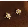 Pendientes de Plata de Ley S925 Chapados en Oro de 18 Quilates para Mujer, Simples y Exquisitos, Elegantes, de Nicho, Estrella de Cuatro Puntas, Accesorios Pequeños para Ropa, Estilo Nuevo
