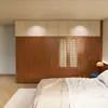 Guarda-roupa Laqueado Estilo Vintage Bowiea para Uso Doméstico, Gabinete Combinado para Quarto de Apartamento Pequeno, Guarda-roupa com Porta de Rattan Personalizado