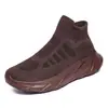 Sapatos Femininos 2024 Novos Tênis Casuais Esportivos para Corrida com Solado Macio Slip-On Estilo Coreano Tendência Malha Fly-Knit Sapatos de Casal