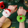 Boneca de Pelúcia de Natal Argola de Pressão Desenho Animado Fofo Papai Noel Pulseira Brinquedo Atacado Pequenos Presentes para Crianças