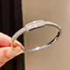 Pulseira de fecho retangular com zircônia banhada a ouro 18K, luxo leve, joia geométrica da moda e requintada para mulheres