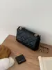 Bolso acolchado con cadena estilo Chanel, bolso de solapa de moda para llevar bajo el brazo, bolso cruzado de hombro versátil de nicho transfronterizo de alta gama para mujer