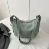 Bolsa de Ombro Cruzado Corduroy Estilo Preguiçoso Tendência Japonesa Artística Bolsa de Bolinho Simples Casual Estudante Versão Coreana para Mulheres