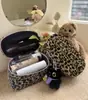 Bolso Estilo Nuevo Estampado de Leopardo Caja Cuadrada Pequeña Neceser Tridimensional de Aspecto Elegante Impermeable para Mujer Bolsa de Almacenamiento de Viaje Portátil de Gran Capacidad