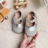 Sapatos de Couro Novos para Meninas, Coleção Primavera/Outono 2026, com Decoração de Pérolas, Sapatilhas Estilo Mary Jane para Meninas, Sapatos Antiderrapantes para Crianças Pequenas em Estilo Princesa