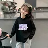 Camiseta Fashion de Manga Longa para Meninas Nova Coleção Primavera/Outono 2026 Top Infantil Estiloso com Gola Redonda Camada Base de Algodão Puro para Menininhas