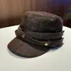 Gorra de estilo nuevo tipo boina con remaches desgastados, gorra de béisbol de visera plana, casual para primavera y otoño, estiliza el rostro, sombrero retro de equitación