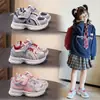 Zapatos deportivos para niños, nuevos modelos de primavera y otoño, zapatillas tipo "dad shoes" para niños, suela suave antideslizante, zapatos ligeros de malla transpirable, zapatillas para correr para niñas