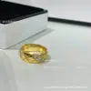 Anel Padrão Coco Diamante V Dourado, Totalmente Cravejado com Diamantes, Empilhável Formato Diamante Estreito e Largo, Anel de Casal Ouro 18k, Anel Feminino