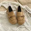Sapatos de Algodão com Aumento de Altura Suede Retrô Inverno para Mulheres Mocassins Britânicos com Tira Dupla de Fivela Versáteis Casuais Sapatos Pequenos de Couro