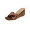 Chanclas de cuña cómodas de moda retro nuevas para mujer 2025 para uso en exteriores, adecuadas para combinar con faldas, estilo de hadas, sandalias de calle para celebridades de Internet