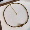 Collar Maillard cuadrado con forma de azúcar y ojo de tigre, estilo moderno y elegante, estilo cibernético, con perla de agua dulce y cadena de clavícula de ojo de tigre.