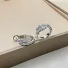 Versión Alta Pendiente Serpiente Oreja Baojia Moda Lujo Ligero Taladros Cabeza y Cola Dos Círculos Taladros Completos Artesanía de Precisión CNC Pendiente Serpiente de Temperamento Zodiaco