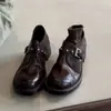 Primer Encuentro Temporada Moda Remache Estilo Británico Zapatos Pequeños de Cuero 2026 Otoño/Invierno Nuevos Versátiles Marrón Talla Pequeña Zapatos de Tacón Grueso para Mujer