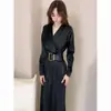 Vestido de satén negro con cuello en V para mujer, nueva llegada de primavera, estilo popular de este año, elegante, falda línea A que ciñe la cintura