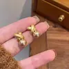 TikTok Explosiones Aguja de Plata S925 Chapado en Cobre Oro Real Estilo Portuario Retro Oro Cruz X Perla Pendientes Simples de Lujo Ligero