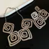 Conjunto de Pendientes y Collar Ovalados con Forma de Gota de Agua Incrustados de Diamantes, Exquisita Cadena para Clavícula de Moda Europea y Americana, Joyería de Lujo Ligero y de Alta Gama para Mujeres