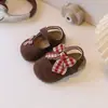 Sandalias de Deslizamiento Cuadradas Personalizadas, Modernas Sandalias Planas Nuevas de Estilo Primavera para Niños con Puntera Redonda Semi-Cubiertas con Lazo Zapatos de Princesa