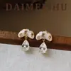 Brincos Originais de Moda Estilo Europeu e Americano Simples Versáteis Brancos com Gotejamento de Óleo Zircônia Cogumelo com um Toque de Luxo Leve e High-End, Brincos de Prata para Mulheres