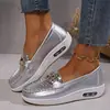 Comercio exterior transfronterizo talla grande casual zapatos individuales tacón de cuña slip-on mocasines europeos y americanos zapatos perezosos suela gruesa hebilla metálica mocasines