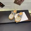 Estilo Delicado Malha Respirável Bico Fechado Meia-Pantufa Sapatos Femininos 2026 Novo Estilo Fita Decorativa Floral Decoração de Pérola Plataforma Sola Grossa