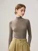 Suéter feminino Yangzi de malha fina com 18 pontos, 100% lã pura, gola alta, mangas compridas, estilo pullover, caimento justo, camada base