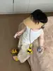 Conjunto de Ropa Nueva de Primavera 2026 para Niños y Niñas, Chaleco Blanco Casual de Jardín de Infancia para Niños, Pantalones Florales Anti-Mosquitos para Niños