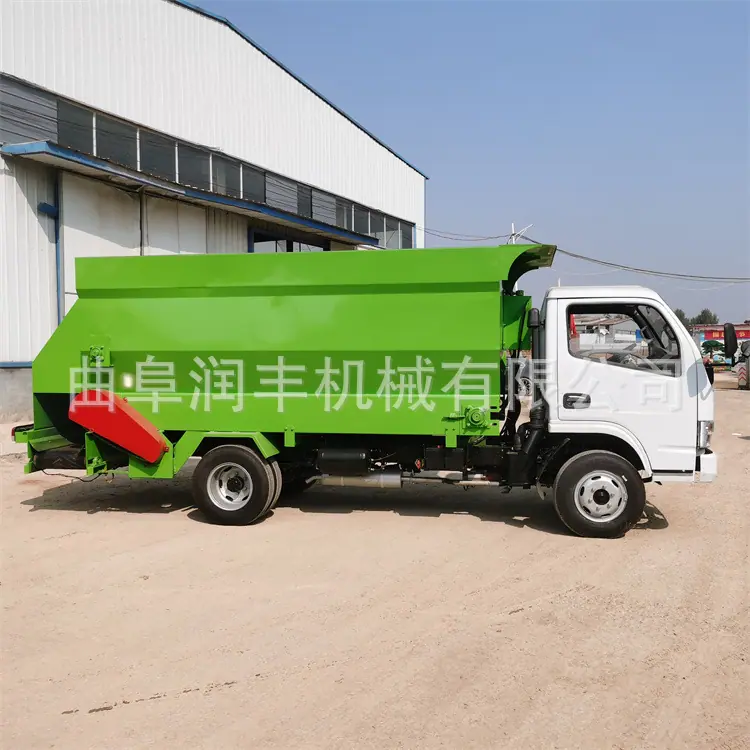 四轮撒料车