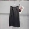 Saia de Lã Elegante Estilo Francês, Design Exclusivo com Cintura Elástica e Fenda nas Costas, Apresentando um Efeito de Caimento em Lã que Faz Você Parecer Mais Magra