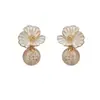 Brincos de Pérola Florais Exquisitos Estilo Francês Luxo Leve Micro Embellished, Design de Nicho de Alta Qualidade Brincos Únicos Atacado