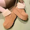 Botas de nieve de gamuza a la moda para mujer, nuevo estilo invierno 2026, con forro de felpa, suela engrosada y un diseño de punta en forma de mango, que se asemeja a zapatos de algodón estilo Birkenstock