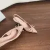 Zapatos de tacón alto poco profundos con punta y lazo, color nude, de piel de vaca, para mujer, nuevo estilo de verano 2026, sandalias sin espalda de una sola tira