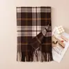 Cachecol xadrez estilo coreano para outono e inverno, cashmere sintético, quente, com franjas, adequado para ir ao trabalho, xale moderno e versátil