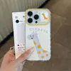 Capa de celular girafa sorridente oca adequada para Apple 17 Pro Max, fofa para meninas, Huawei, Xiaomi 17, janela de exibição grande