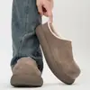Cómodas Zapatillas Nuevas de Cuero Mate con Punta Redonda para Mujer Estilo Nuevo 2025 Pantuflas Medias Antideslizantes Perezosas con Forro de Felpa Slip-On