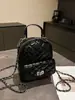 Mochila Pequeña Estilo Coreano para Estudiantes Universitarios, Bolso de Cadena Acolchado Versátil de Cuero Suave Negro de Alta Gama para Mujeres