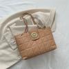 Bolso de Hombro Tipo Tote para Mujer 2023 Primavera y Verano Nuevo, Bordado Rombo, Estilo Simple y Atmosférico para el Trabajo