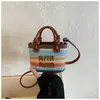 Bolso Cesta de Paja Estilo Coreano para Mujer 2025 Nuevo Verano Versátil Bolso de Hombro con Cadena Tejida Bolso Cubo de Gran Capacidad