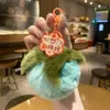 Nuevo Suceden Cosas Buenas Colgante Llavero de Felpa Hoja de Caqui Muñeca Conmemorativa Cultural y Creativa Decoración de Bolsa de Regalo para Niños