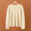Novo Cardigan de Malha Gola Redonda em Lã Cashmere Fio Grão Dourado Outono/Inverno 2026 com Botões de Pérola, Suéter de Lã Escovada Manga Longa